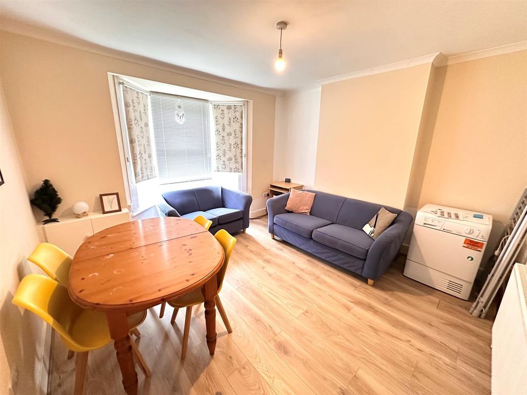 Property photo 3 of 16 liv.Jpg