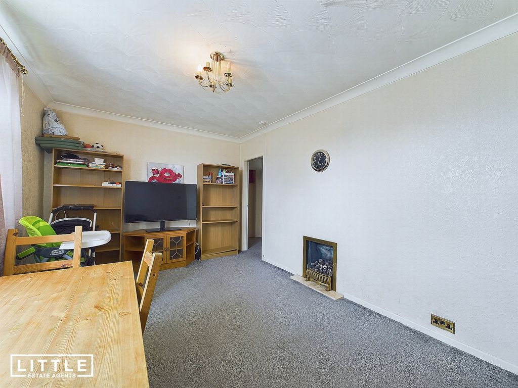 Property photo 3 of 12 Photo 5