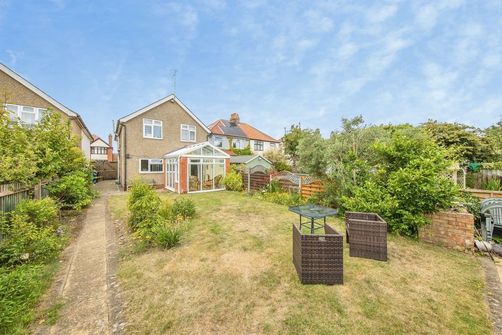 Property photo 3 of 19