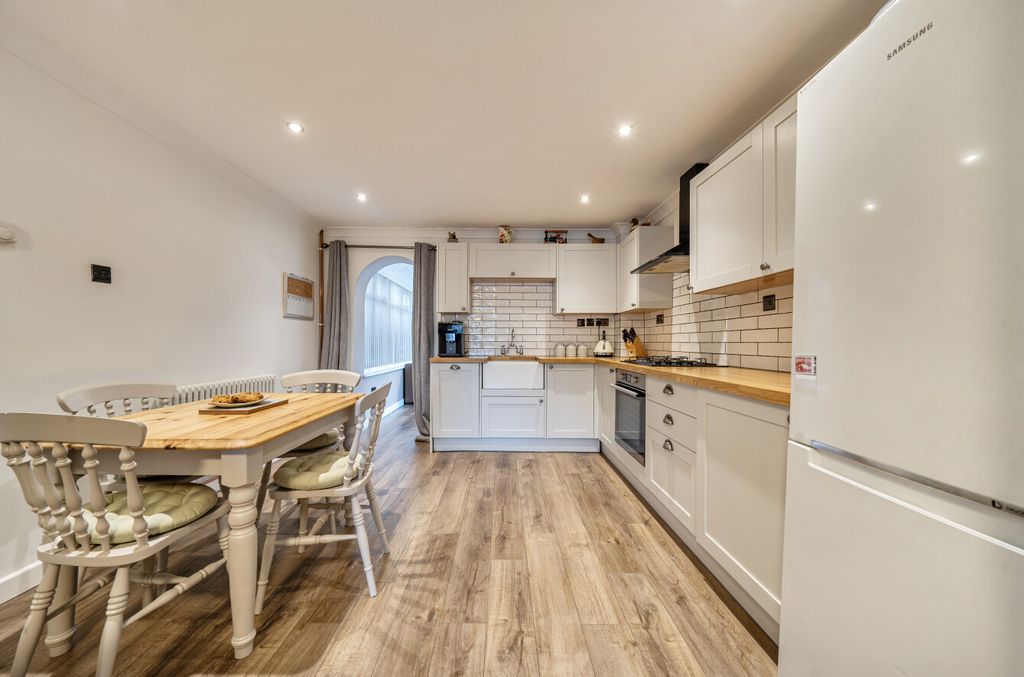 Property photo 2 of 19 1404719-16-697Ccf4d24c52