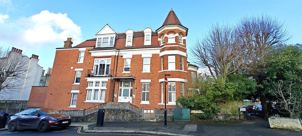 Property photo 1 of 3