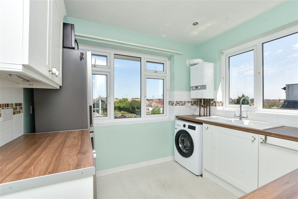 Property photo 2 of 11 Kitchen