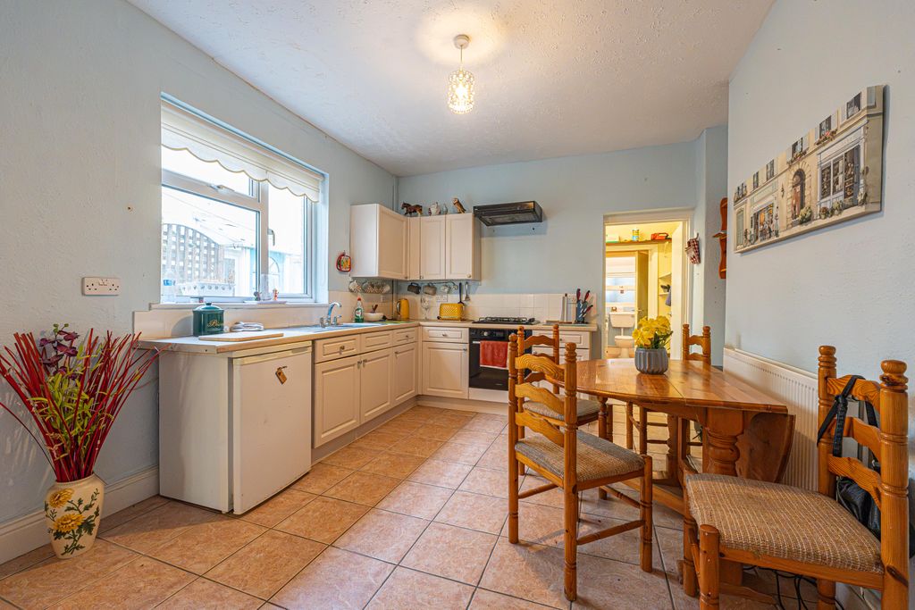 Property photo 2 of 36