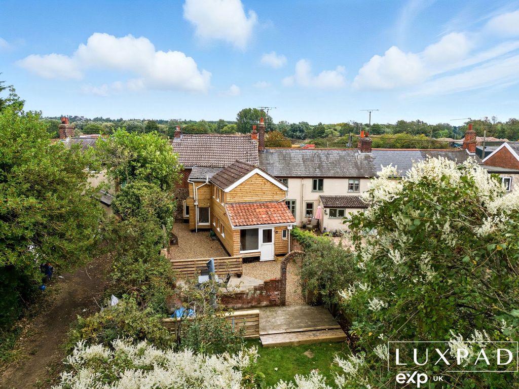 Property photo 2 of 32