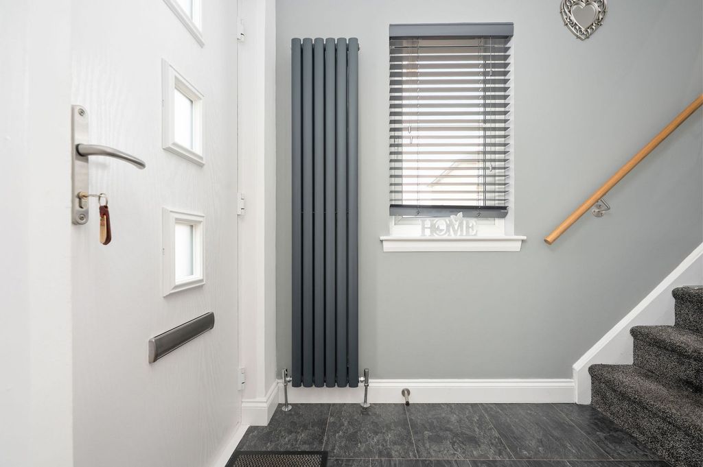 Property photo 2 of 25