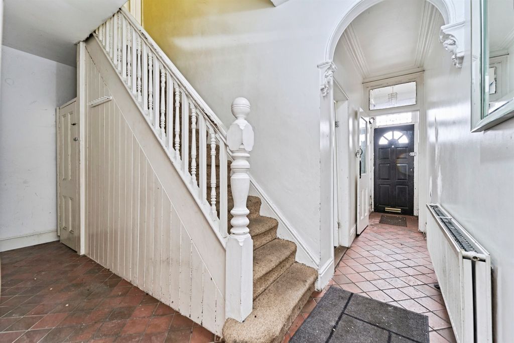 Property photo 2 of 17