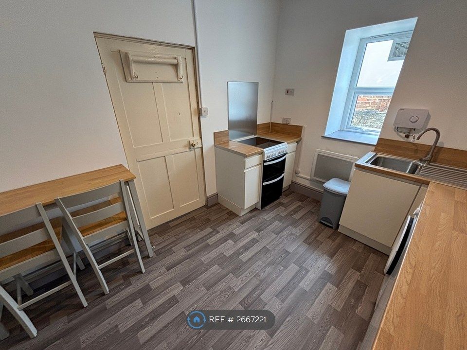 Property photo 2 of 8 Kitchen