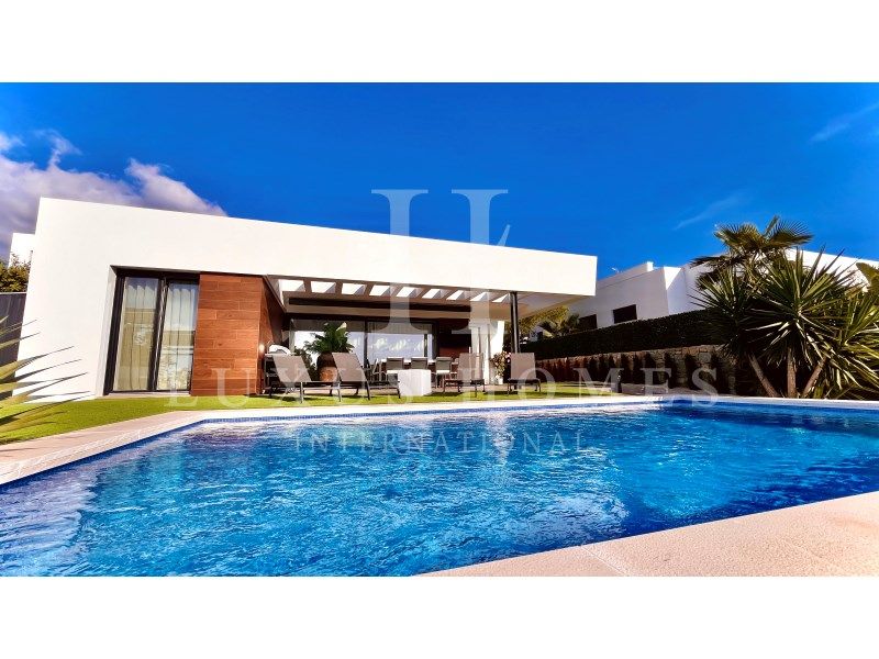 Property photo 2 of 49