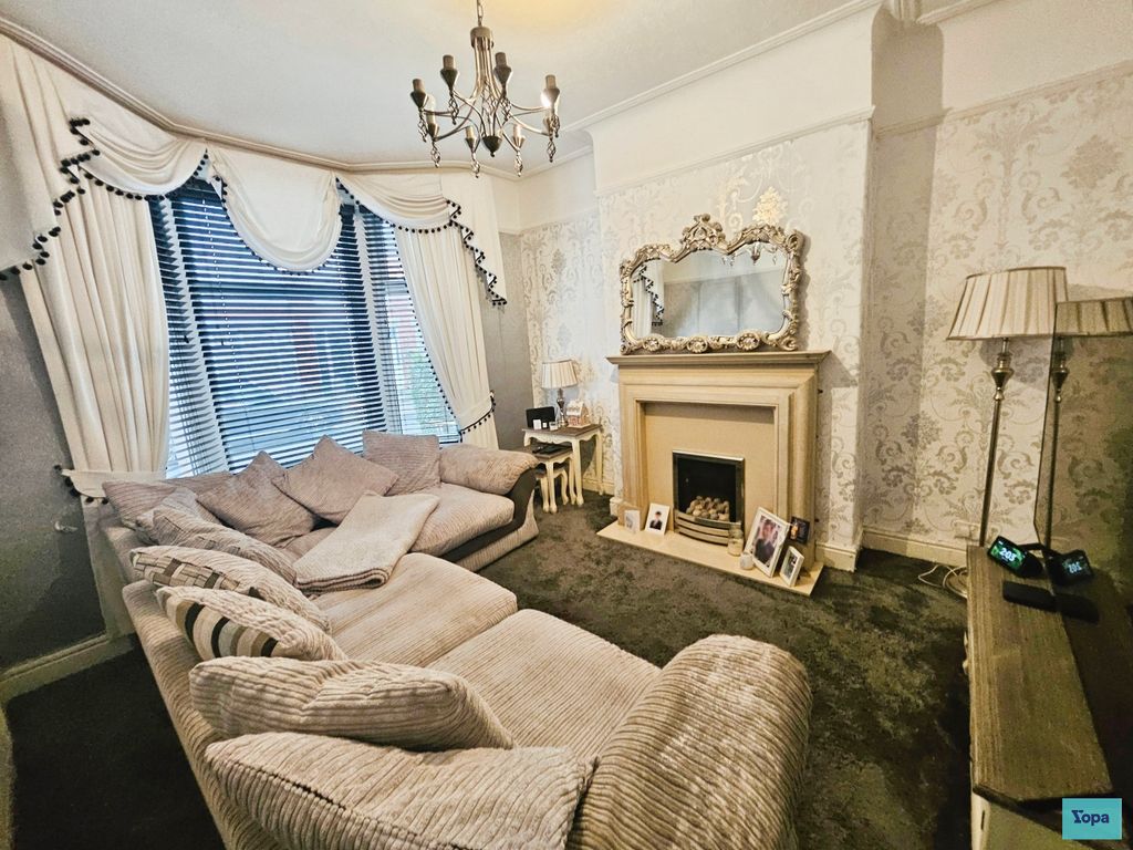 Property photo 2 of 14 Lounge