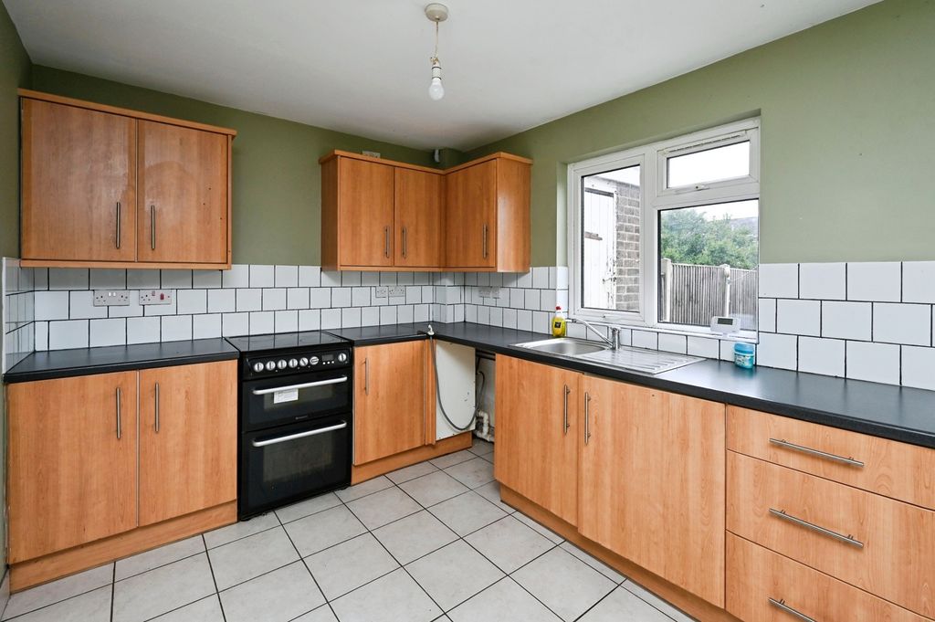 Property photo 2 of 17 Kitchen