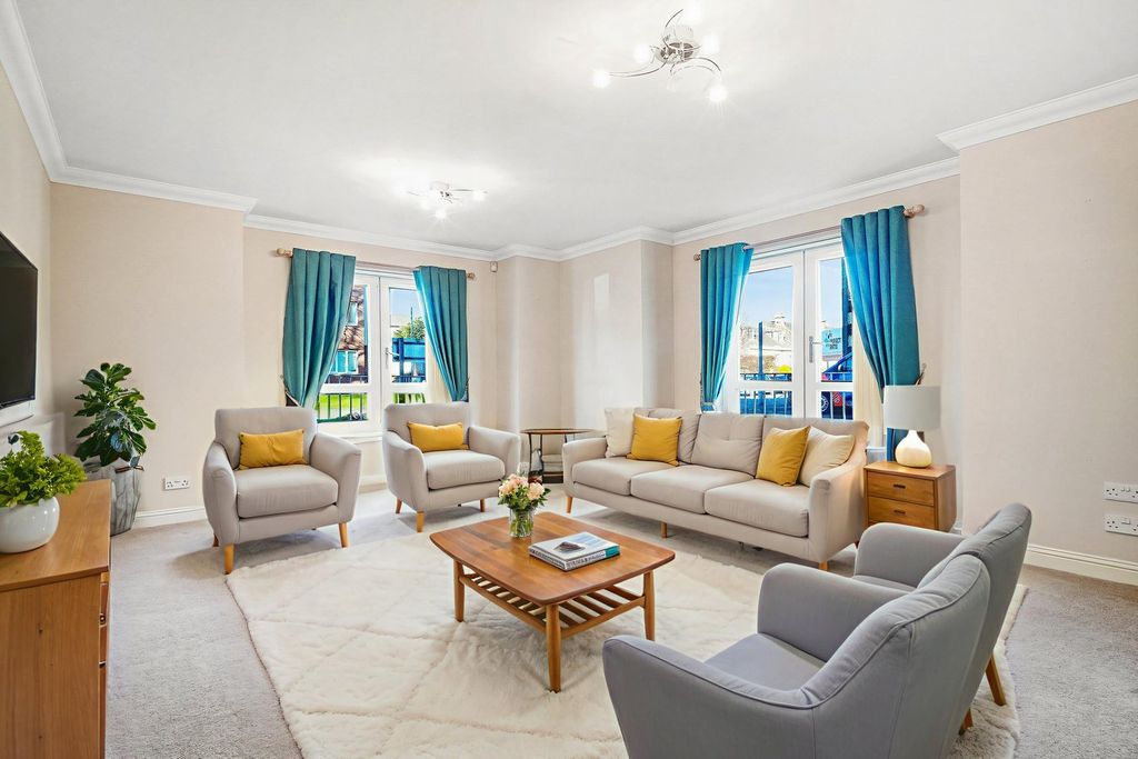 Property photo 2 of 24