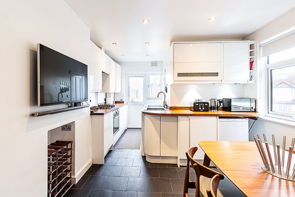 Property photo 2 of 30