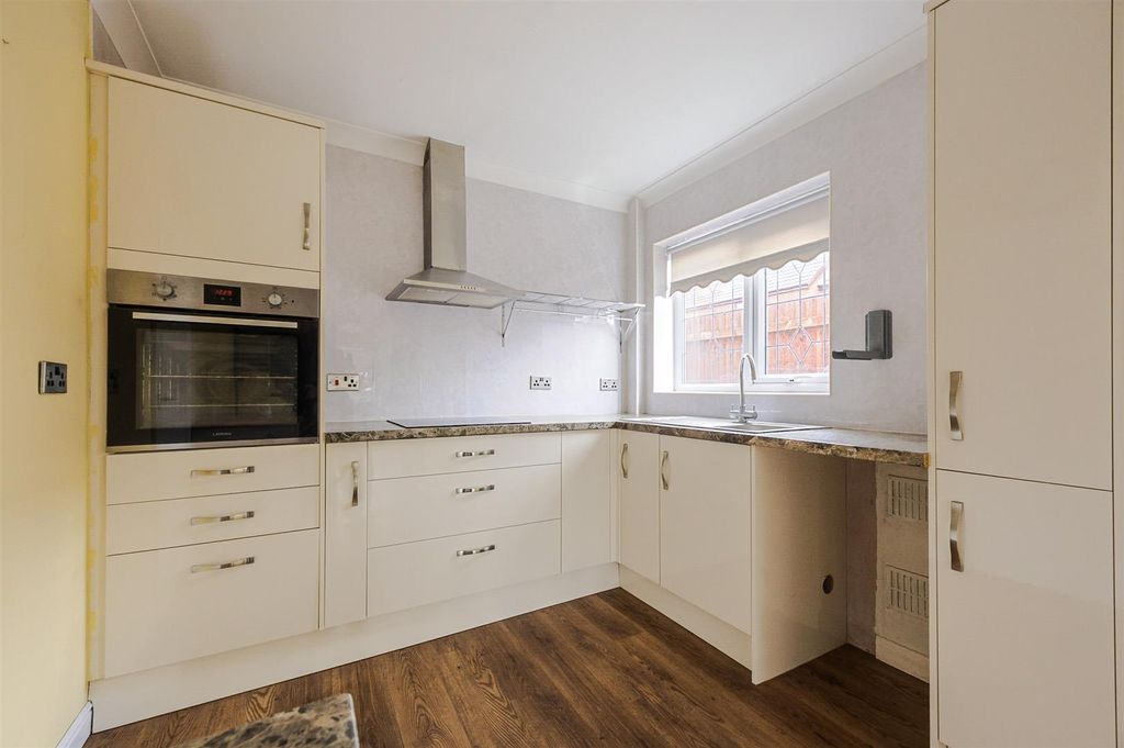 Property photo 2 of 12 Kitchen Diner