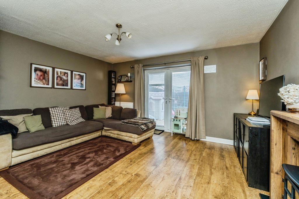 Property photo 2 of 20 Pbox-Img.Jpg