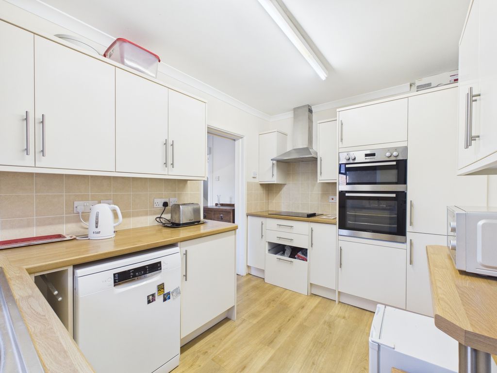 Property photo 3 of 21 Kitchen