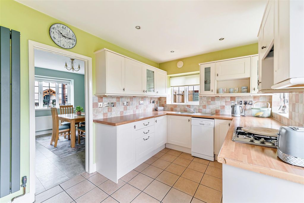 Property photo 3 of 21 Kitchen