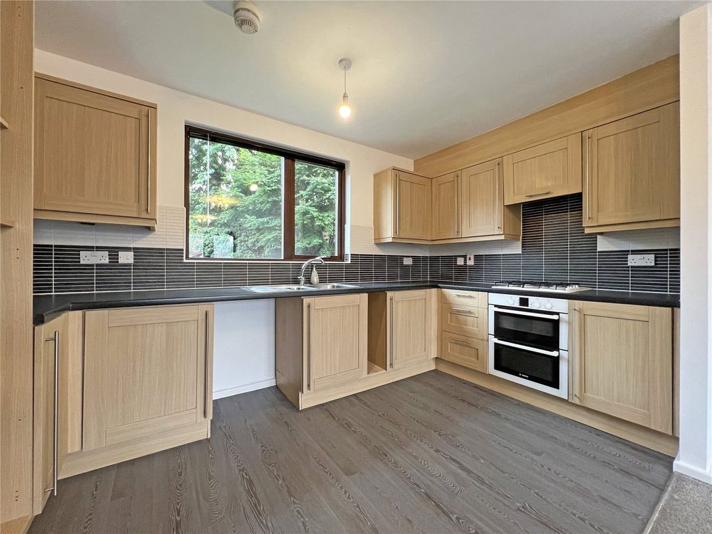 Property photo 2 of 17 Picture No. 12