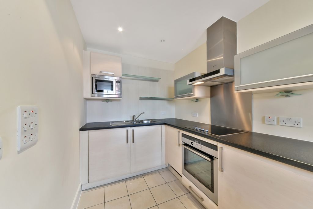 Property photo 2 of 7 Kitchen