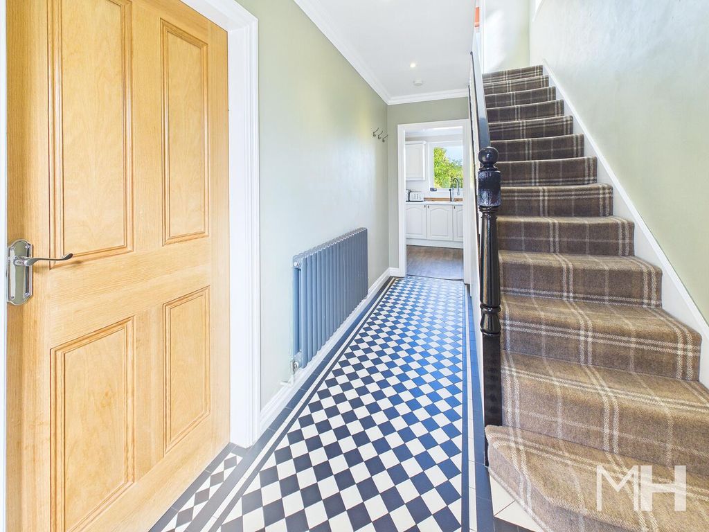 Property photo 3 of 21 Hallway