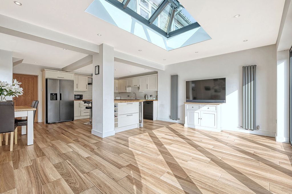 Property photo 3 of 28