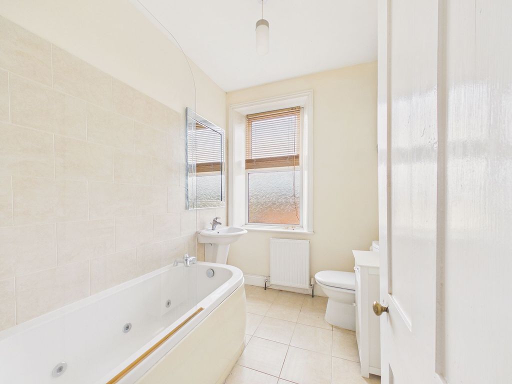 Property photo 3 of 12 Bathroom