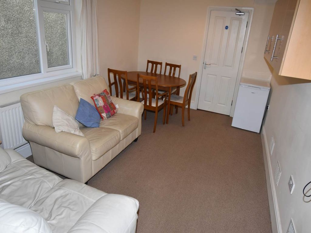 Property photo 2 of 17 Communal Room 1