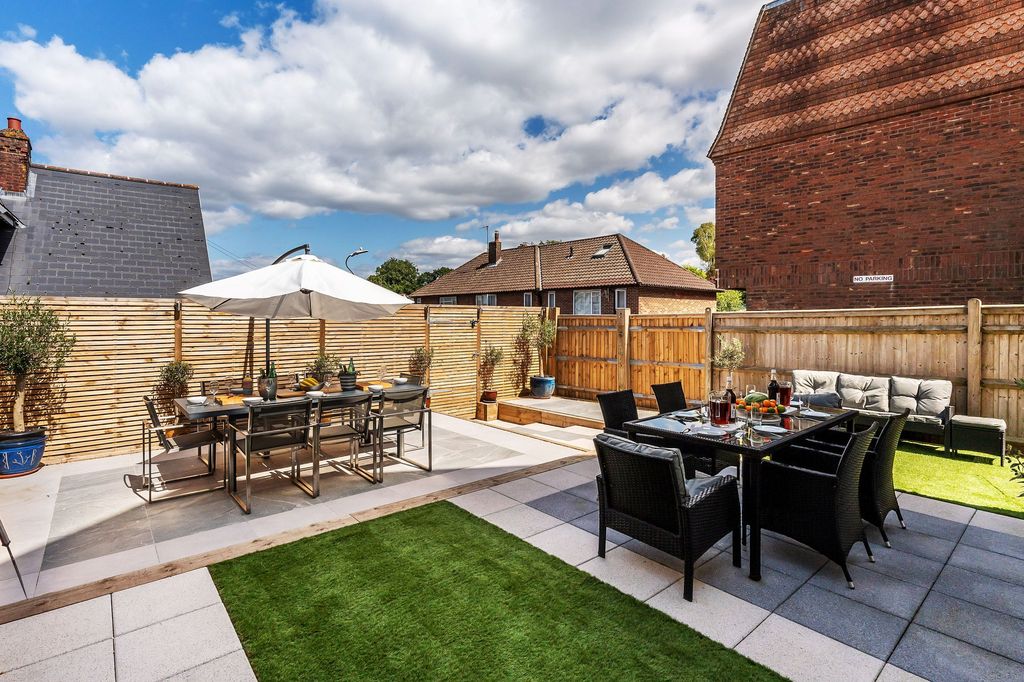 Property photo 3 of 39