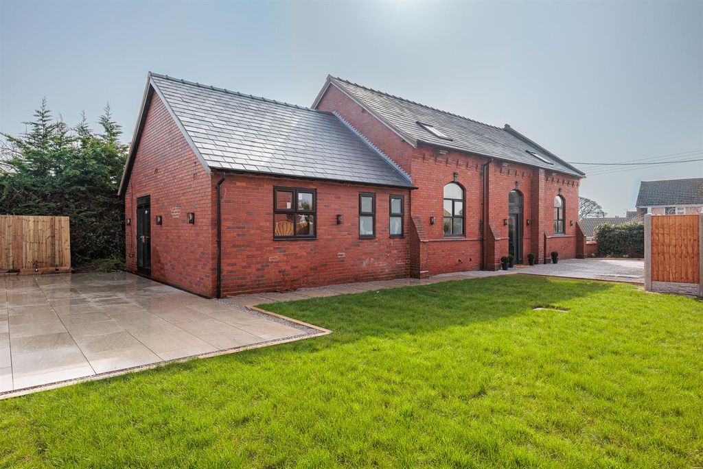 Property photo 1 of 31 Side Elevation