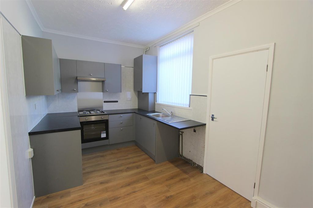 Property photo 3 of 8 Kitchen/Diner