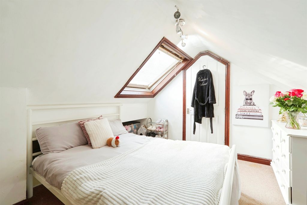 Property photo 2 of 16