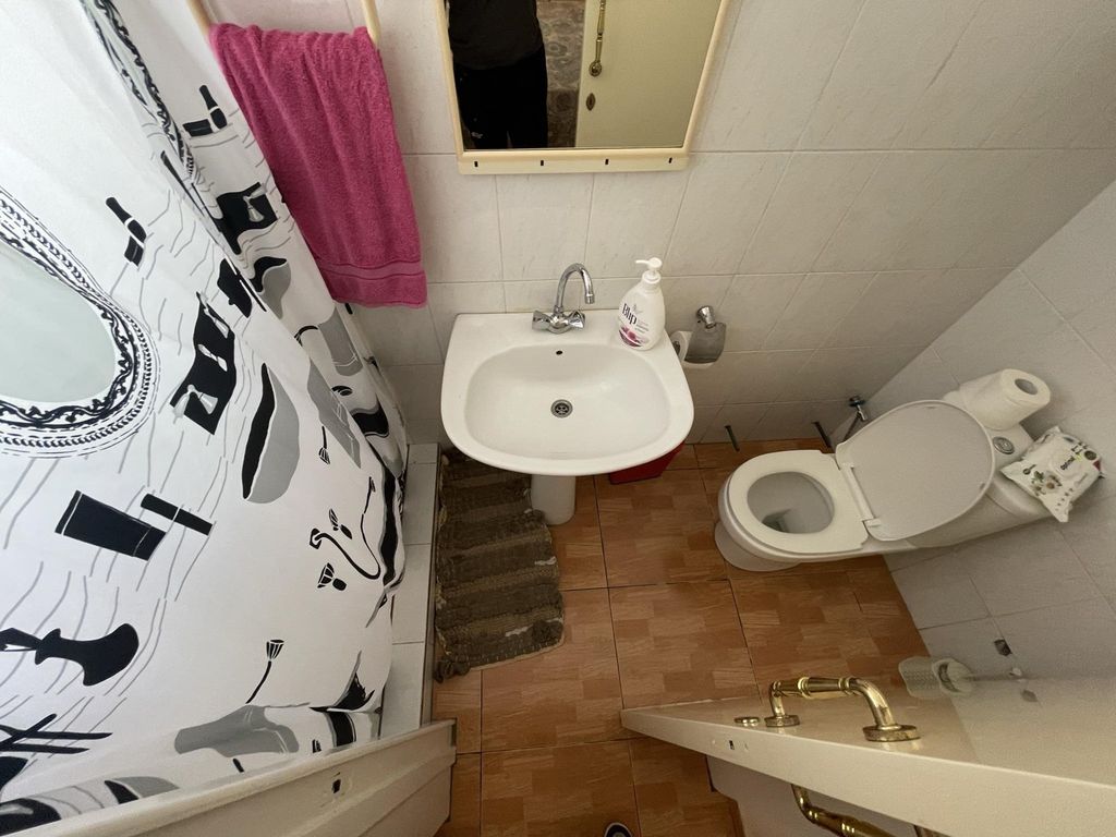 Property photo 3 of 33