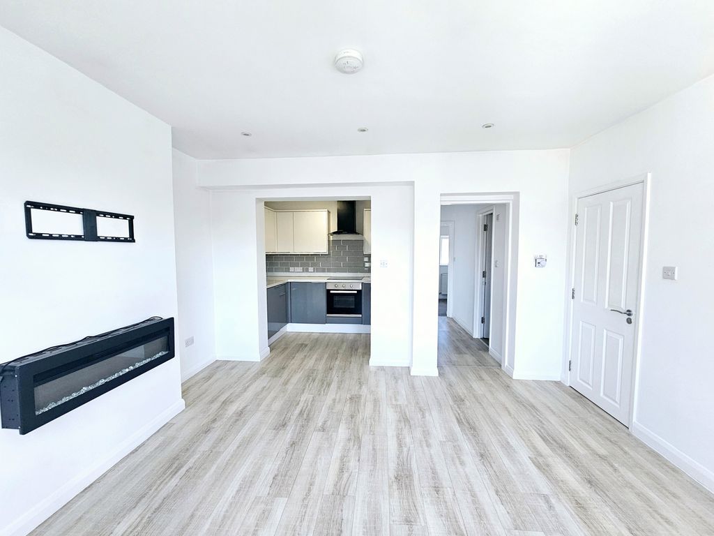 Property photo 3 of 10 Image