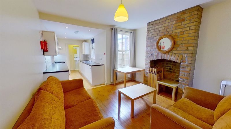 Property photo 3 of 10 Photo 7