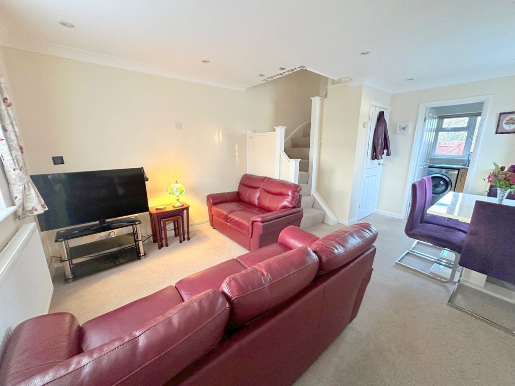 Property photo 1 of 9 Living