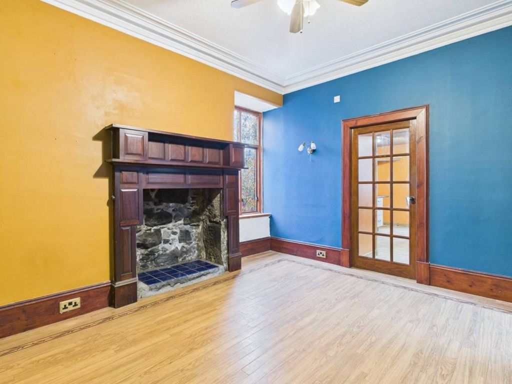 Property photo 2 of 40