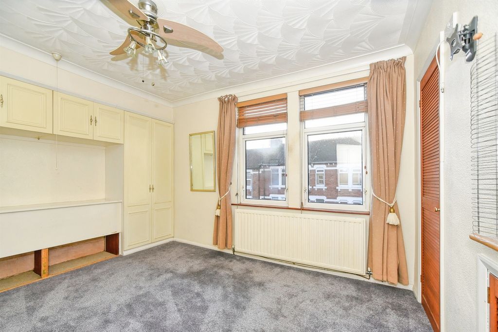 Property photo 3 of 12