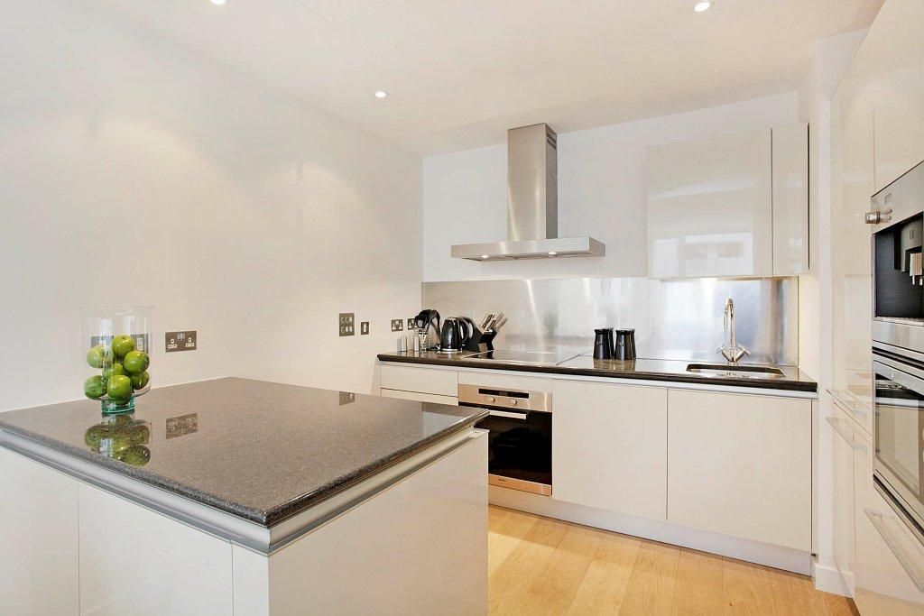 Property photo 3 of 10 Kitchen