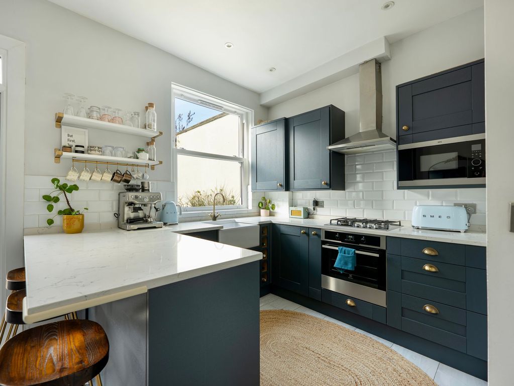 Property photo 2 of 18 Kitchen