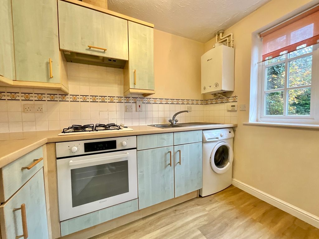 Property photo 3 of 11 Kitchen