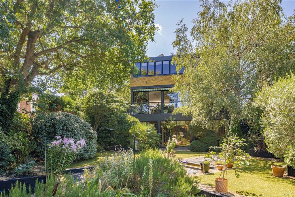 Property photo 1 of 8