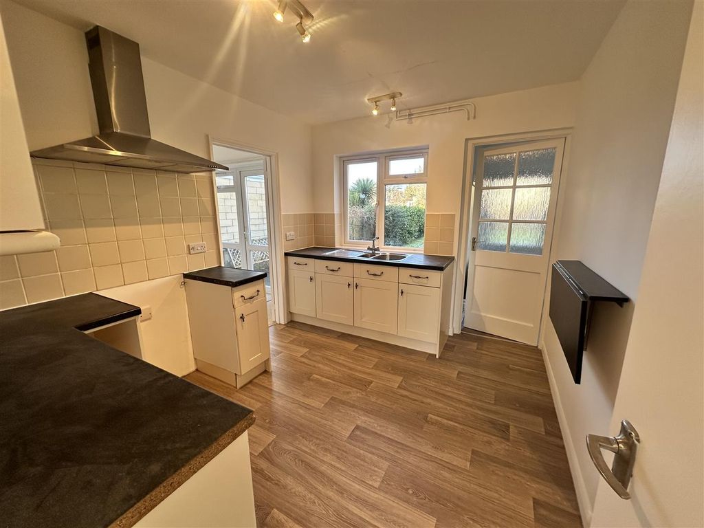 Property photo 2 of 14 Kitchen