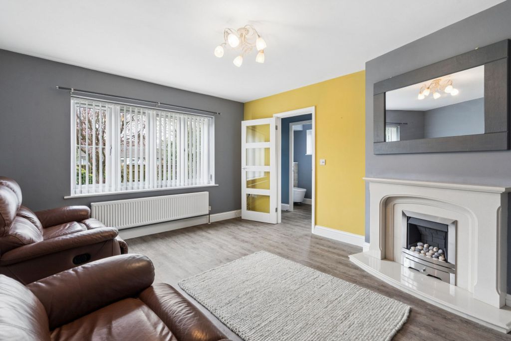 Property photo 2 of 39 Lounge