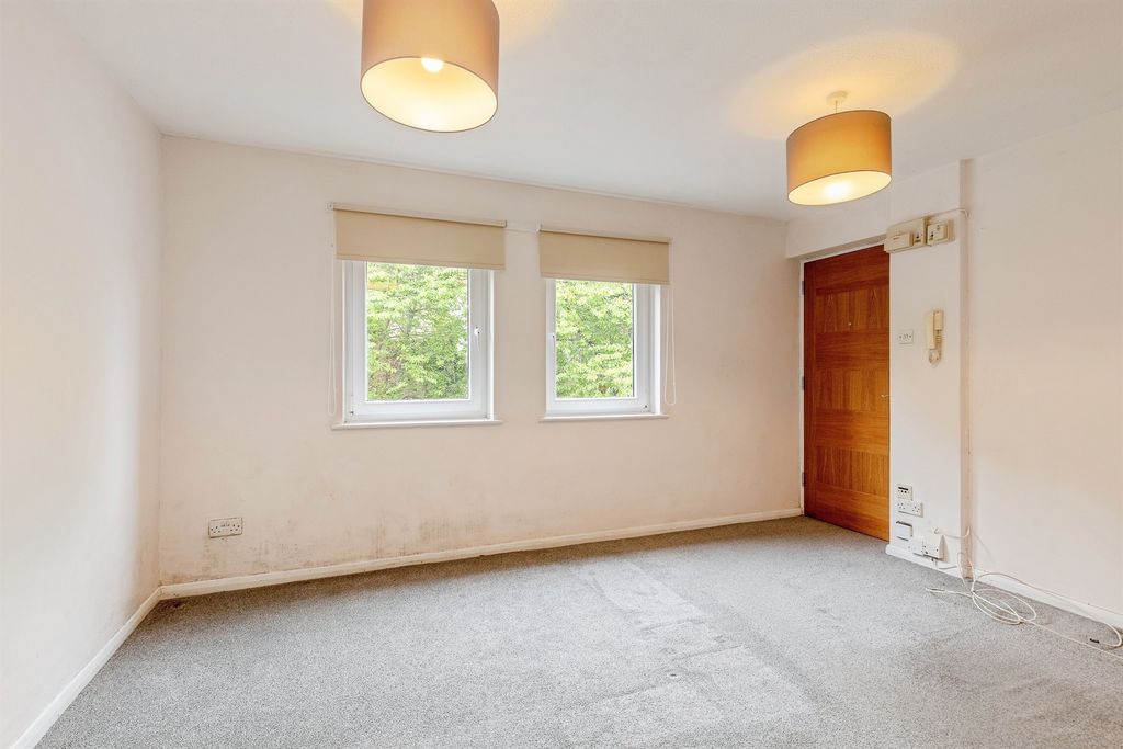 Property photo 3 of 10 Living Room