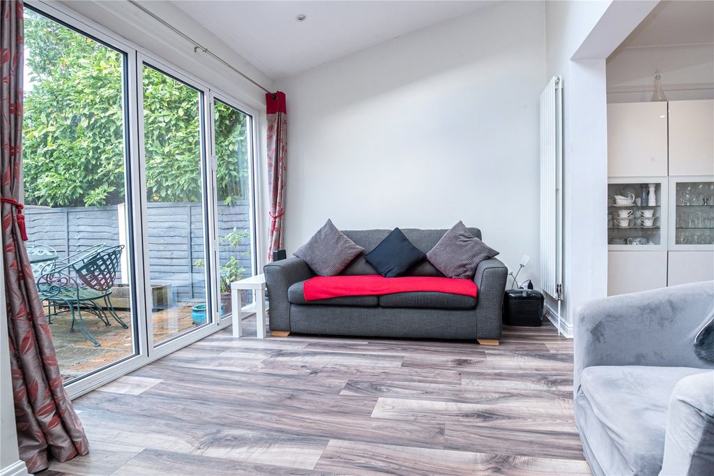 Property photo 3 of 27 Picture No. 14