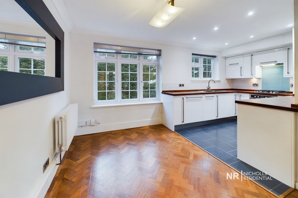 Property photo 3 of 10 Dining  Area