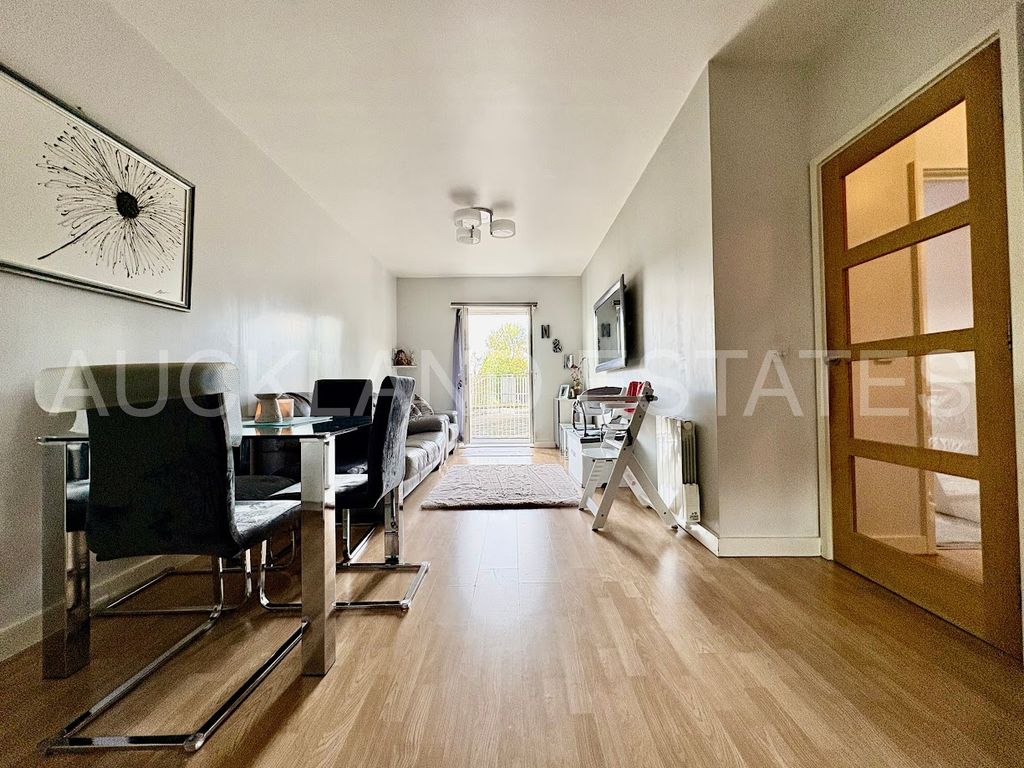 Property photo 3 of 12 Image00002 (5)-1759155558132