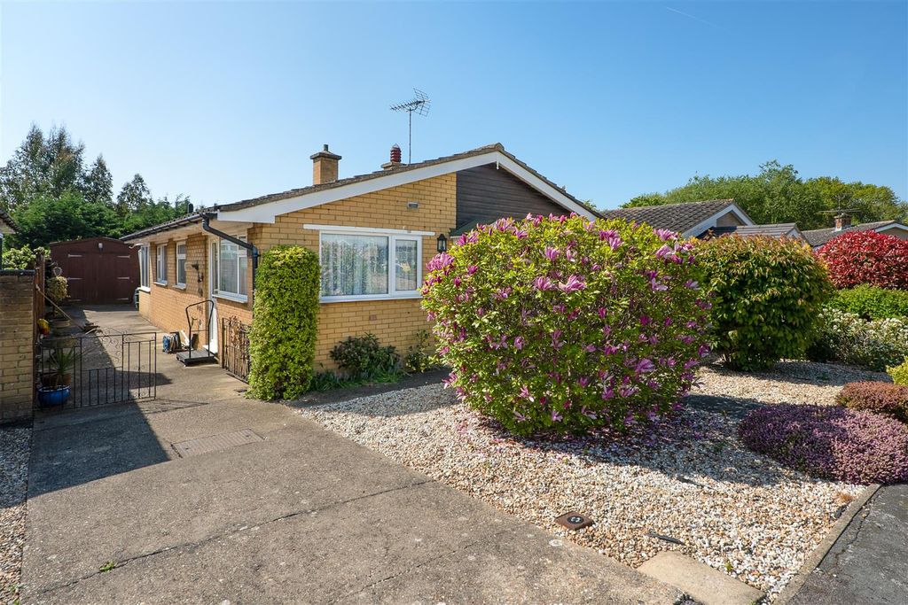 Property photo 1 of 12 Ellison Close, Chestfield, Whitstable