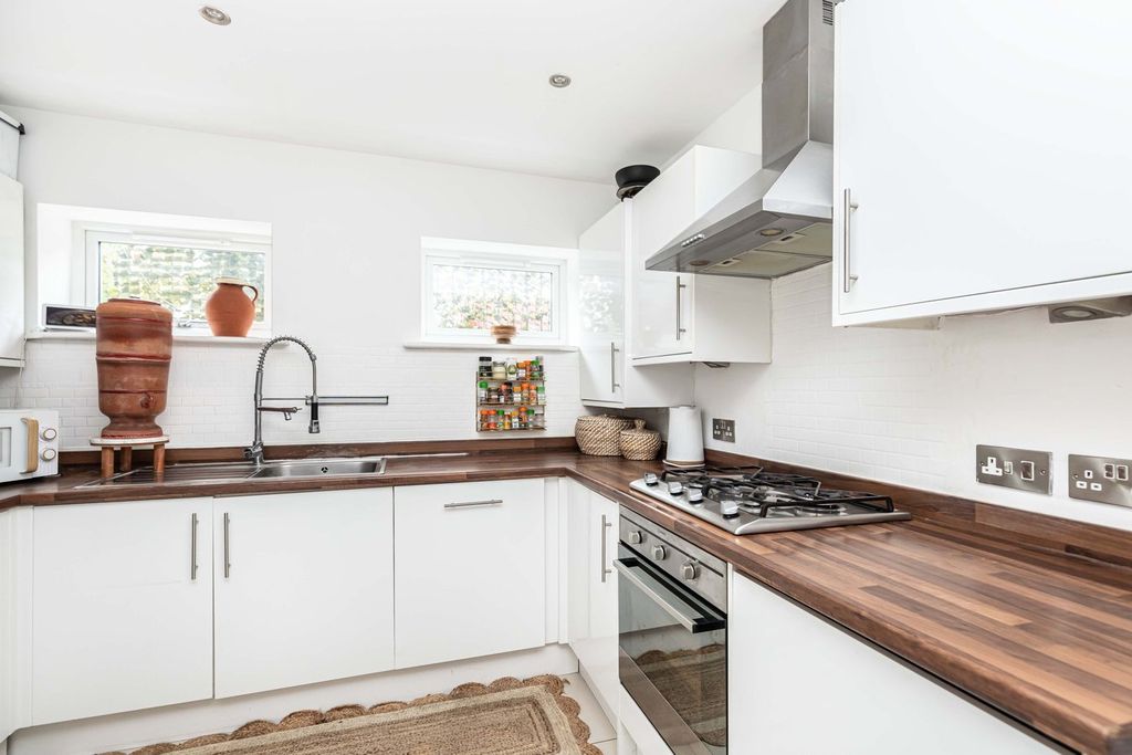 Property photo 2 of 22