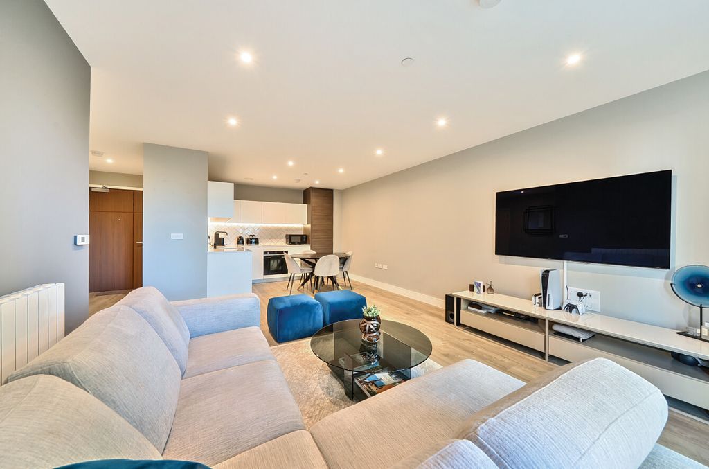 Property photo 3 of 18 1340337-12-689Efa...