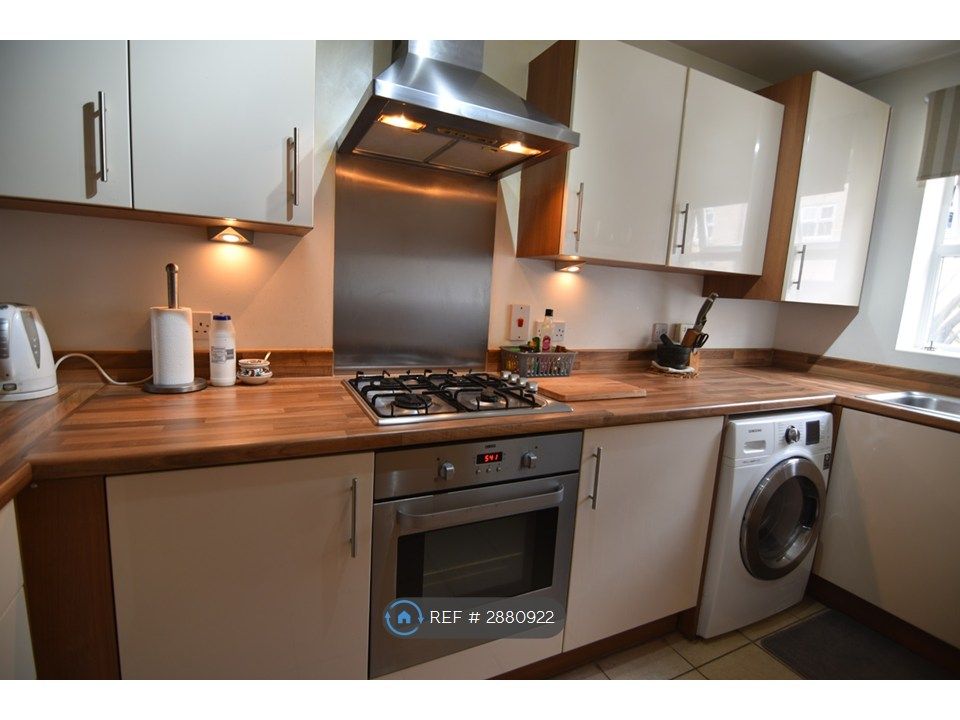Property photo 3 of 9 Kitchen